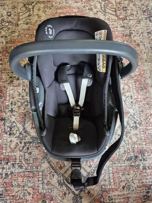 Fotelik Maxi-Cosi Coral + baza Maxi-Cosi FamilyFix3 + wkładka dla noworodka