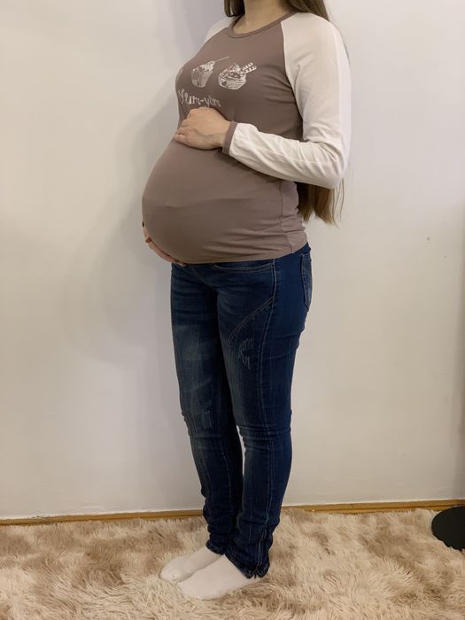 Джинси, кофта та бандаж для вагітних