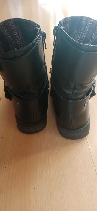 Взуття жіноче. Шкіряне