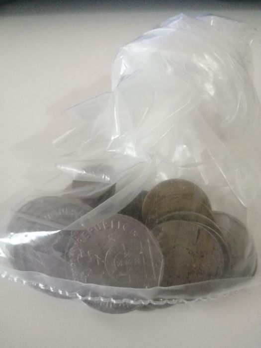 Vendo 36 moedas de escudos (portes incluídos)