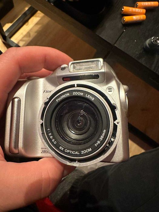超美品 FinePix F30 シルバー  M111 Fujifilm FinePix F30 F Series 6.3MP 3x Zoom Compact Digital Camera