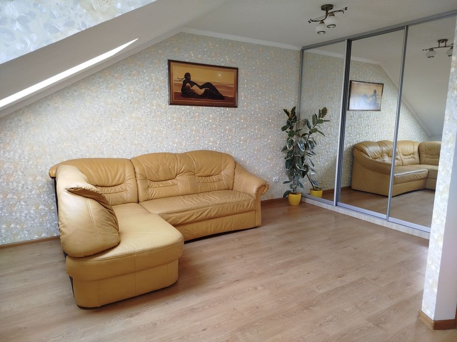 Новобудова сучасна 2-кімн велика квартира по Володимирській