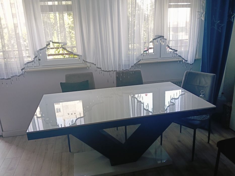 Sprzedam stół lakierowany