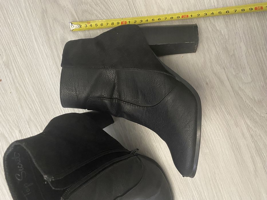 Buty botki na obcasie