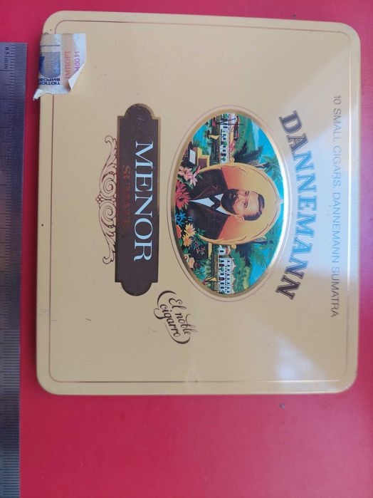 Винтажная жестяная коробка Dannemann Sumatra Menor
