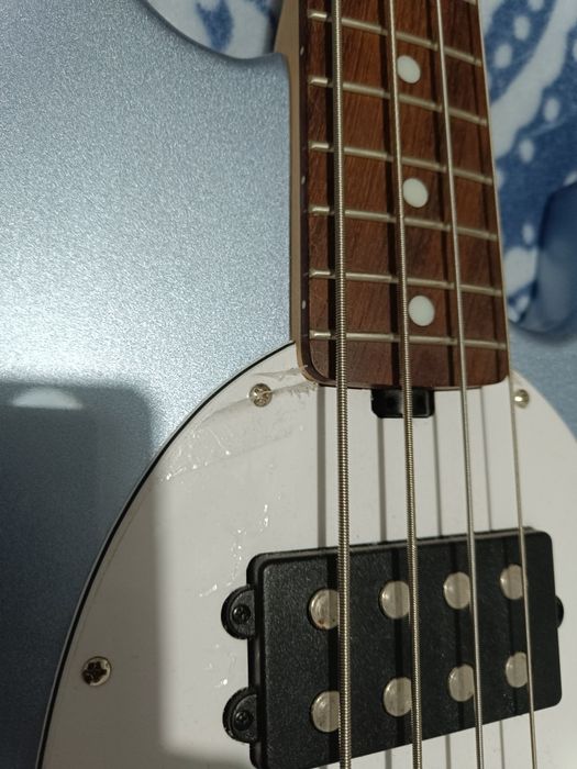 Vendo baixo elétrico como novo