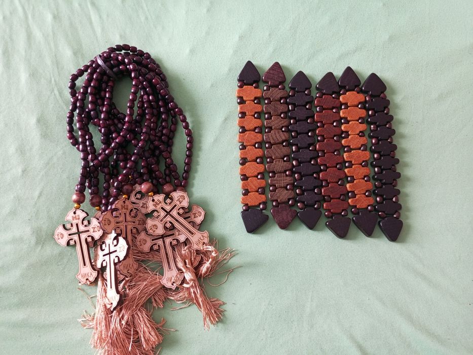 Чотки круглі та плоскі.