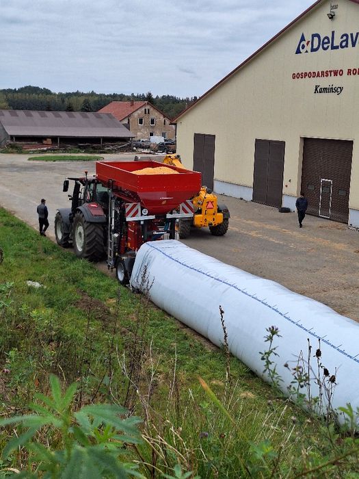 Śrutowanie gniecenie mielenie pakowanie zakiszanie w rękawy foliowe.