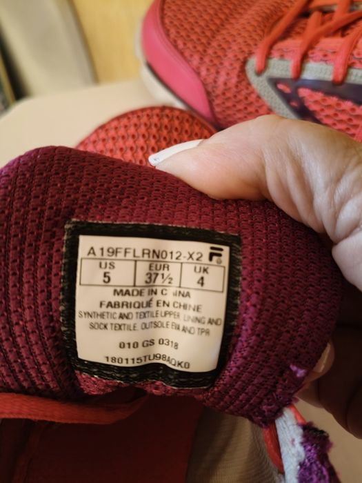 Продам кроссівки жіночі  fila