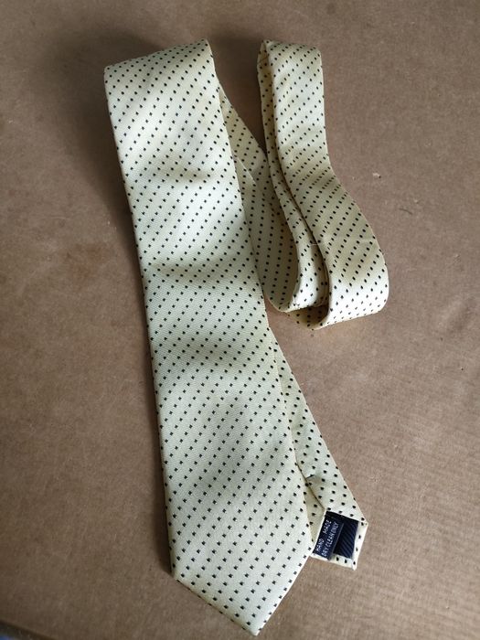 Krawat złoty ze spinkami