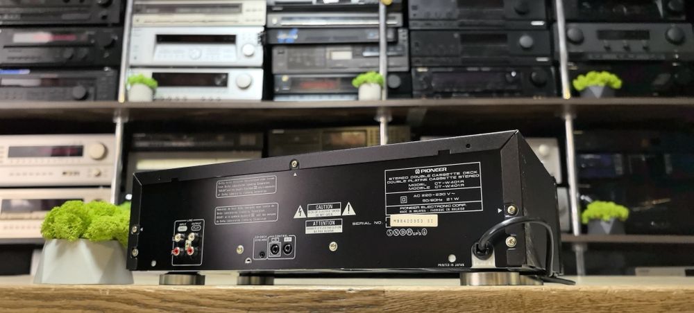 Касетний програвач Pioneer CT-W401
