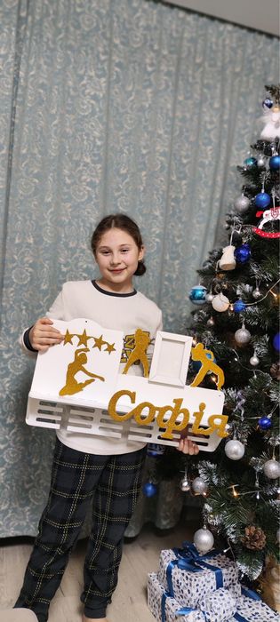 Медальница. Медальница футбол. Вешалка для медалей. Полка для кубков
