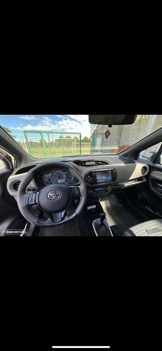Toyota Yaris Hybrid Square Collection | Bateria híbrida NOVA com garantia até novembro de 2027