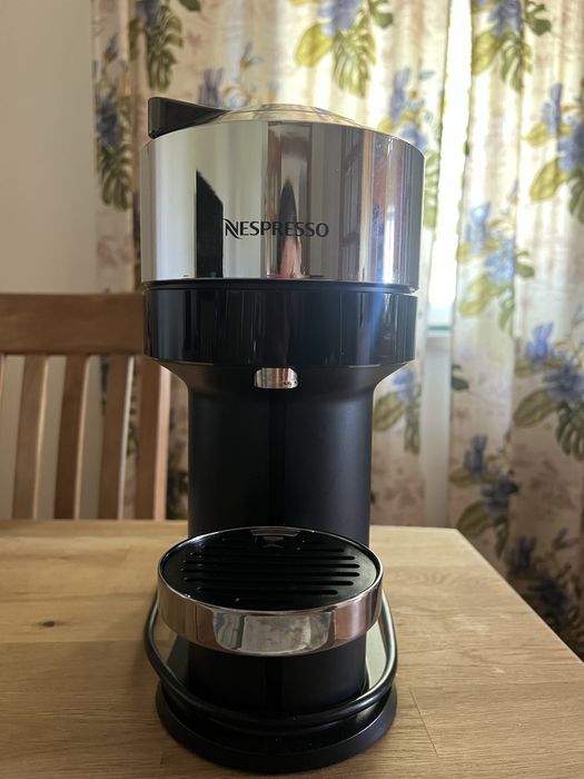 Máquina Café Nespresso Vertuo Next