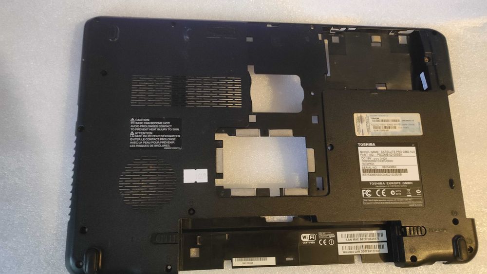 Bottom Case / Top Case - Toshiba Satellite pro c660