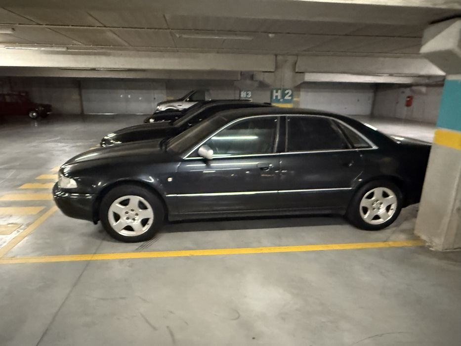 AUDI  A 8   2.8 Automático  Nacional