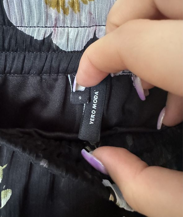Czarna lejąca spódnica w kwiaty vero moda S 36