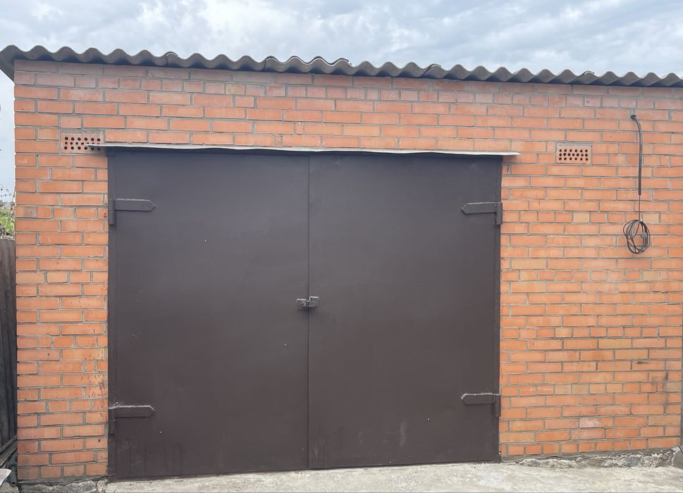 Продаж будинку з гаражем, госп. спорудами та земельною ділянкою!