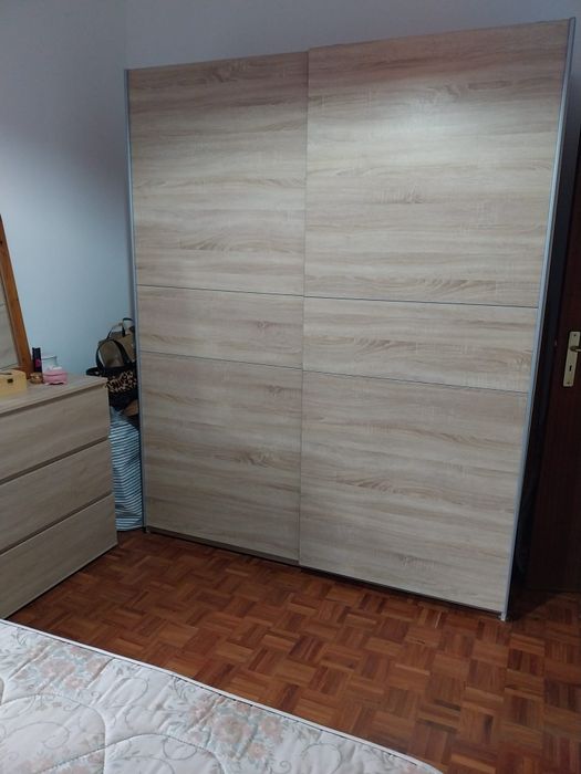 Guarda fatos bom estado novo. Motivo mudança de casa