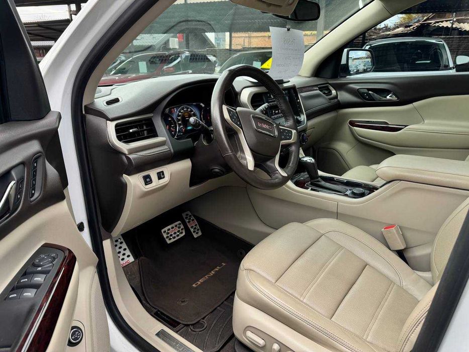 GMC Akadia 2016p.