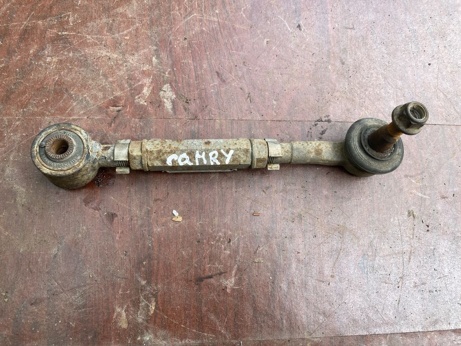 Toyota Avensis T27 задня розвальна тяга, ричаг поперечної стабілізації