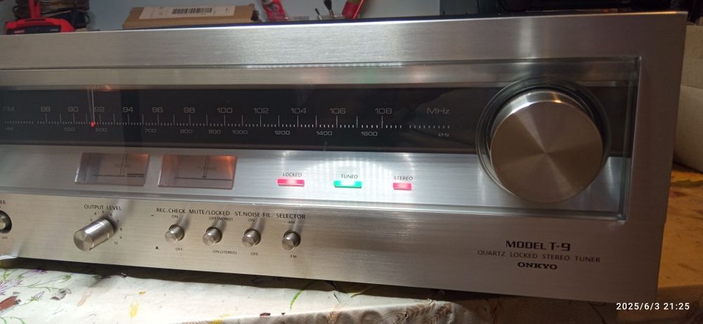 Tuner stereo Onkyo T-9