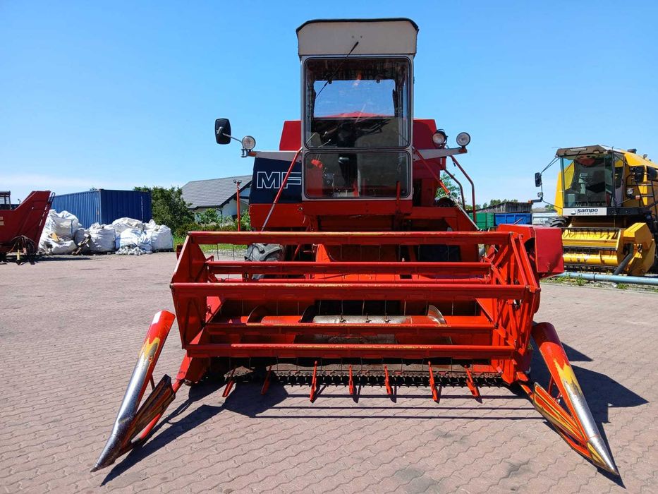 Kombajn zbożowy Massey Ferguson 330
