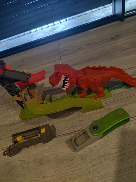 Pista Hot Wheels Ataque do T-Rex