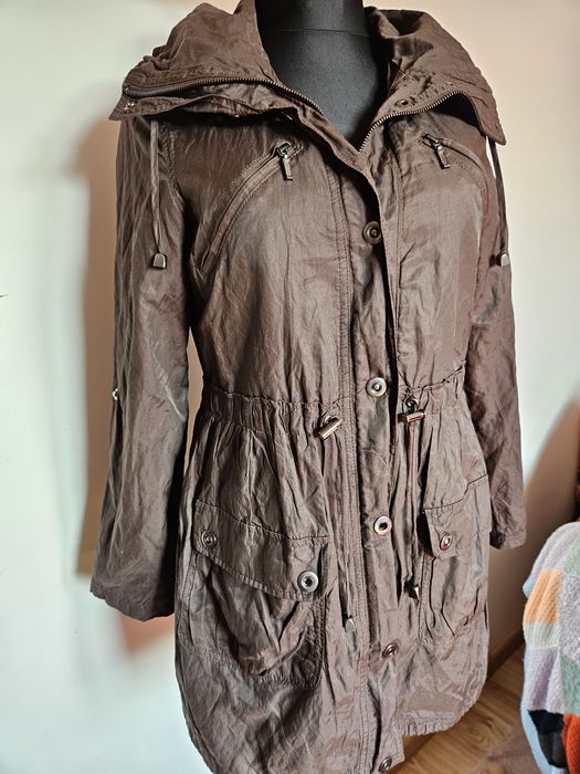 Brązowa cienka kurtka/ parka
