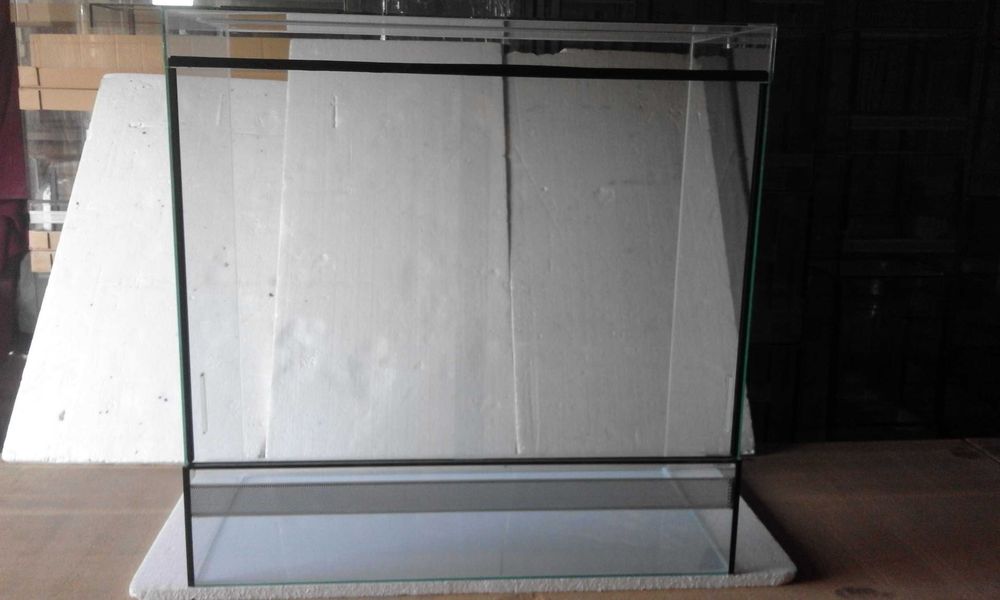 Terrarium 80x40x80H. Producent.