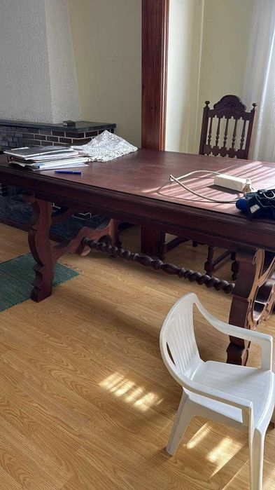 Mesa de sala em madeira maciça 2m x 1m + 8 cadeiras
