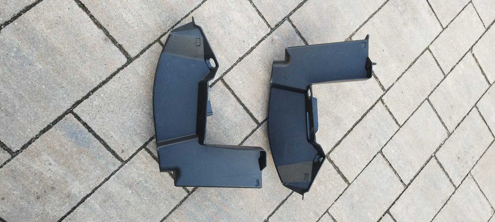 Fiat Stilo wsporniki / boczne osłony mocowania półki bagażnika Prawa/Lewa komplet