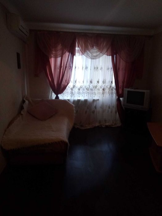 Сдаю   2к квартира с разд.комнатами  ,метро Дарница,м.Черниговская