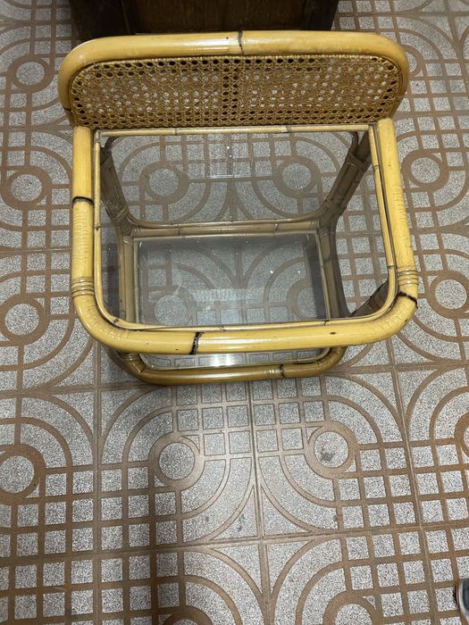 Mesa em bambu e vidro