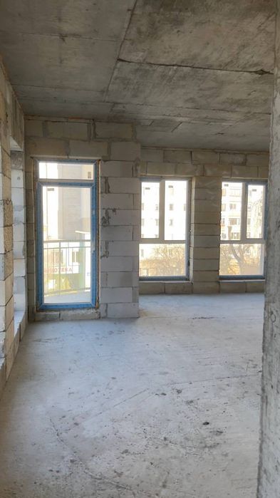 Продається простора 2 кімнатна на Наливайка