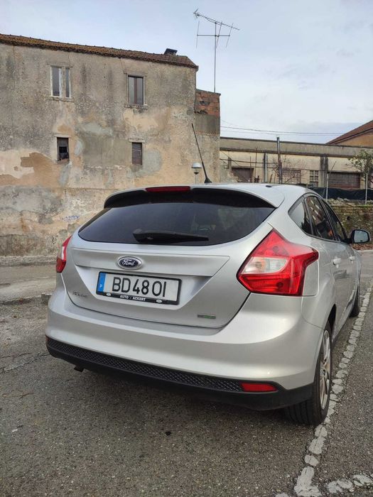 ford focus Titanium 2014 bem estimado