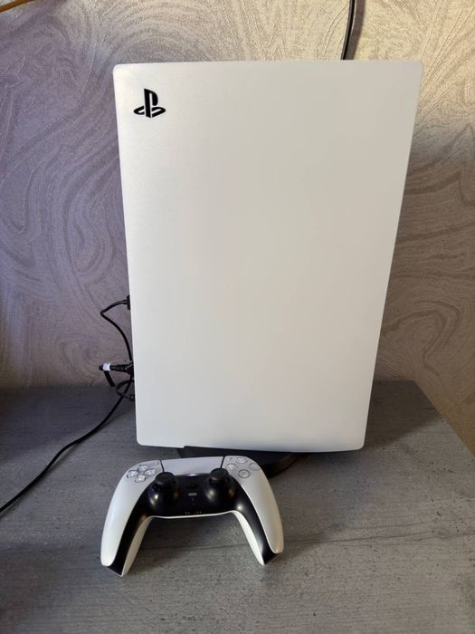 Терміново продам PS5 digital 800gb + джойстик