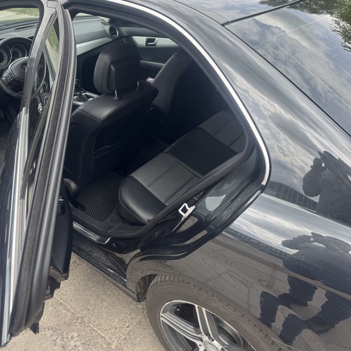 Mercedes-Benz c-class