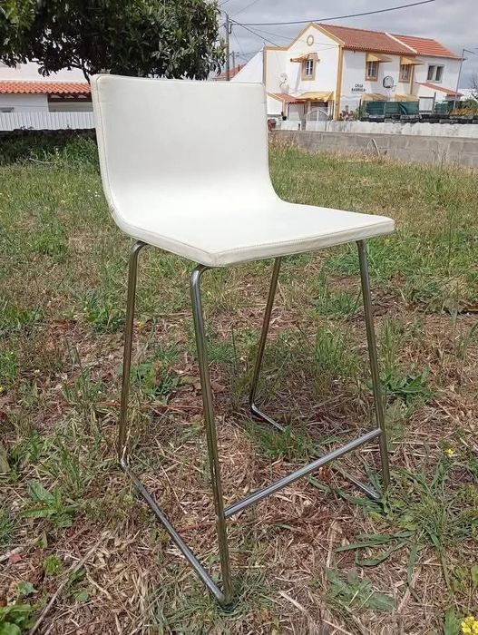 Cadeira de pé alto