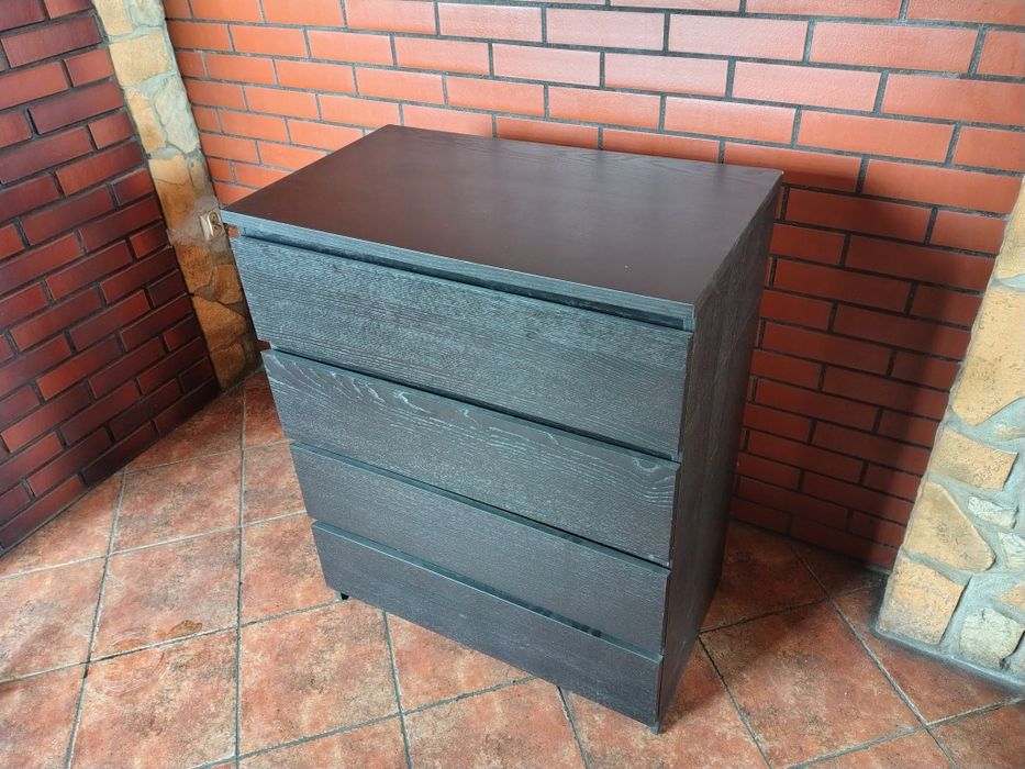 Czarna szafka Ikea