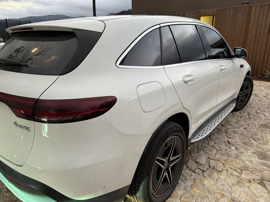 Mercedes Benz     EQC 400