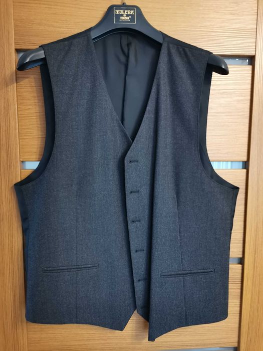 Garnitur V I S T U L A – szary, 182/104/92, Stan B. Dobry!