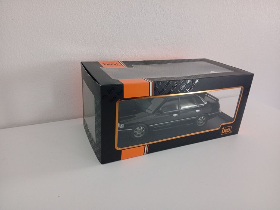 Subaru legacy RS 1/18 IXO