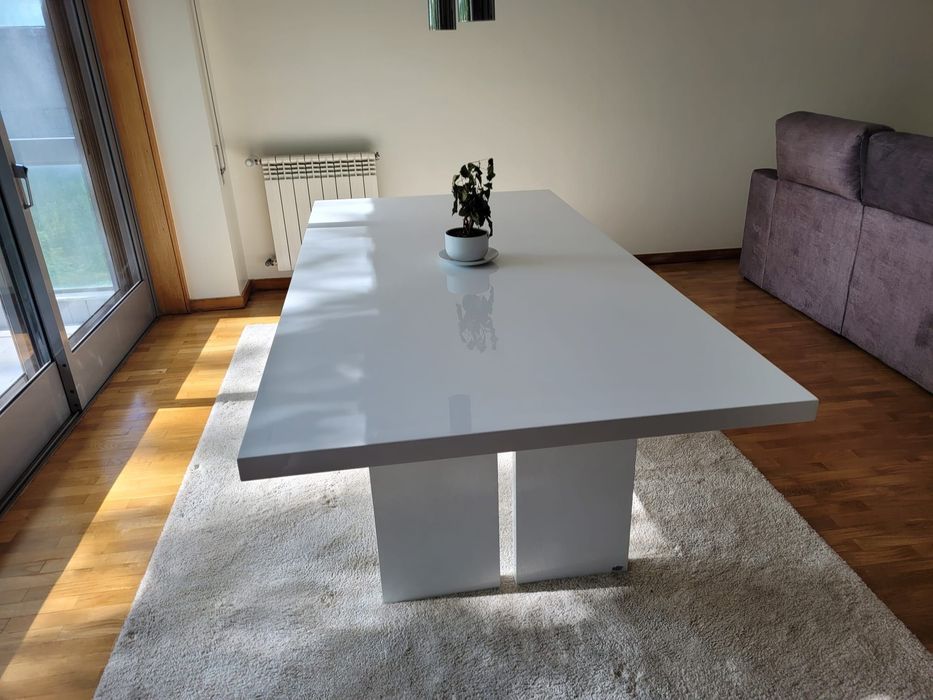 Mesa branca como nova