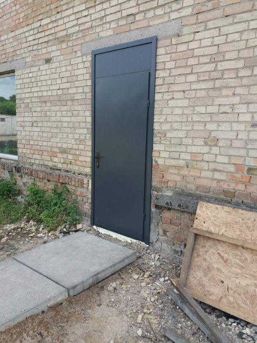 Металеві двері в кладову склад тамбур, підʼїзд, двері в магазин купити