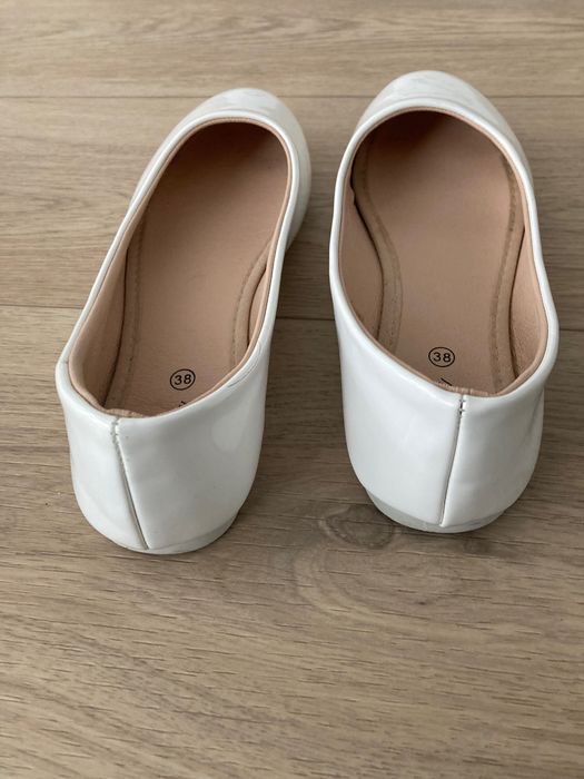 Baleriny białe lakierki rozm. 38
