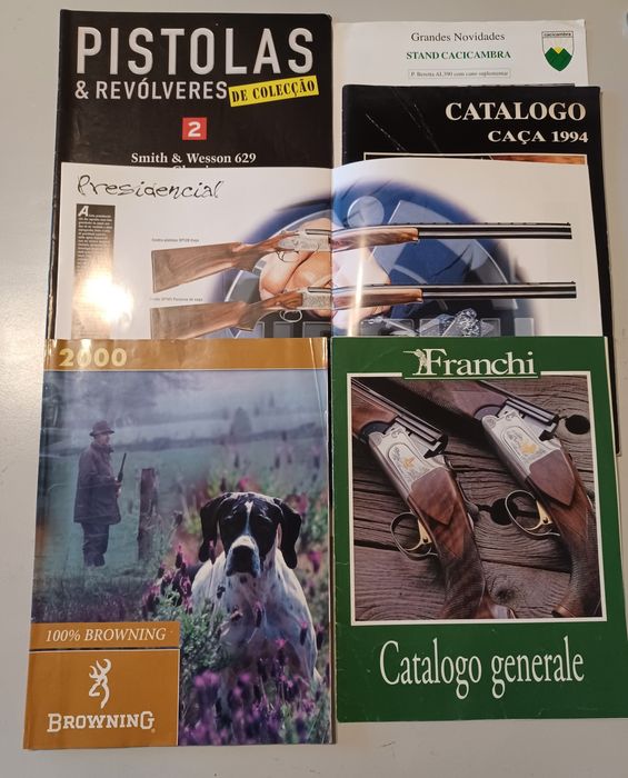 Lote de revistas Calibre 12 e catálogos de armas de caça