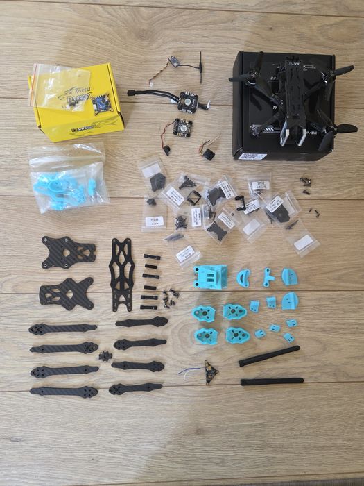 Zestaw części i akcesoriów do drona FPV – ramy, drobnica