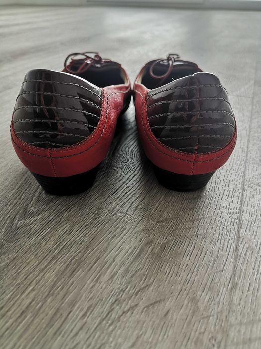 Sabrinas em tons vermelho e castanho, Piccadilly, 35