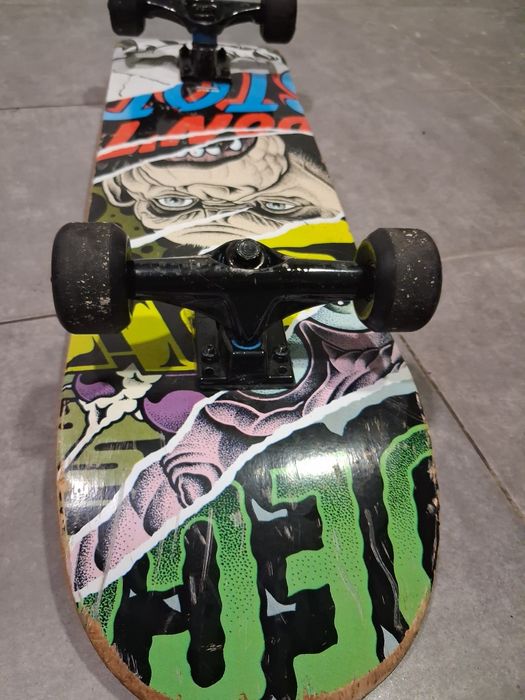 Skate com desenho atras